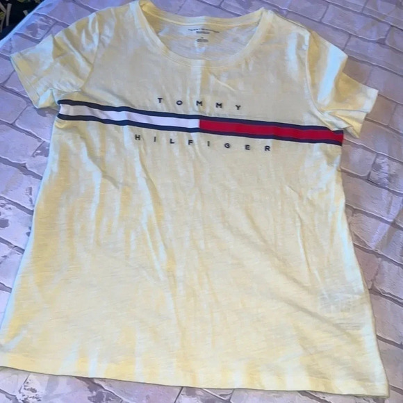 TOMMY HILFIGER size medium shirt - Picture 1 of 3